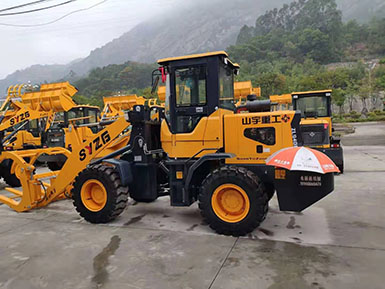 恭喜羅總喜提新車，山宇裝載機(jī)940走起，山宇重工，助您成功！